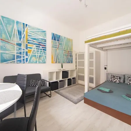 Cosy With Airconditioner Appartement
